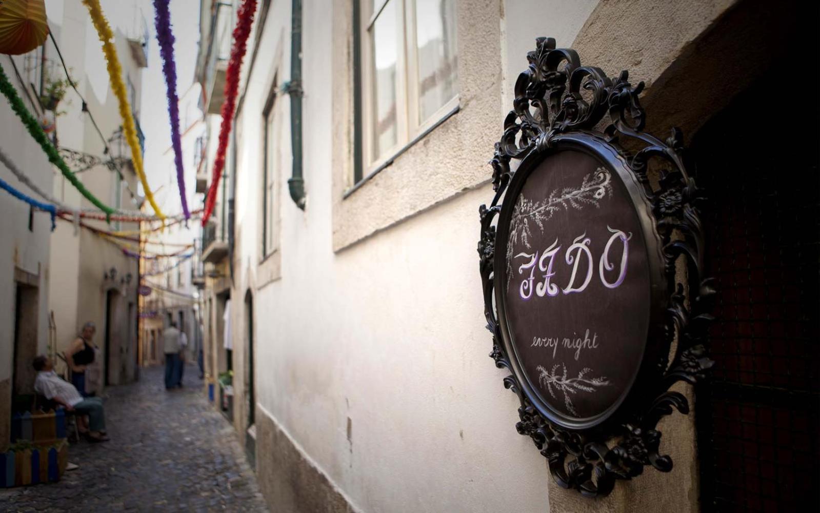 Alfama Chic Penabuquel3 Apartment ลิสบอน ภายนอก รูปภาพ
